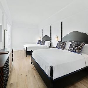 One-Bedroom Queen Suite